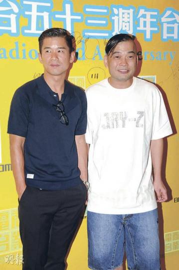 葛民輝(右)回應胞妹被追數一事,在旁的林海峰(左)笑指非同小可。(攝影:孫華中) 葛民輝(右)回應胞妹被追數一事,在旁的林海峰(左)笑指非同小可。(攝影:孫華中)