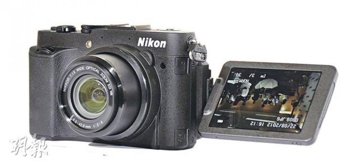 P7700內置光學鏡片移動減震(VR)影像穩定功能,在昏暗環境下減低雜訊。(陳淑安攝) S6400具備智能自動對焦功能,自動找出拍攝主體。(陳淑安攝) S01體積輕巧,比一張八達通卡還要細。(陳淑安攝) COOLPIX S800c以社交互聯及分享為賣點,適合時下的年輕男女。(陳淑安攝) P7700內置光學鏡片移動減震(VR)影像穩定功能,在昏暗環境下減低雜訊。(陳淑安攝) S6400具備智能自動對焦功能,自動找出拍攝主體。(陳淑安攝) S01體積輕巧,比一張八達通卡還要細。(陳淑安攝) COOLPIX S800c以社交互聯及分享為賣點,適合時下的年輕男女。(陳淑安攝)
