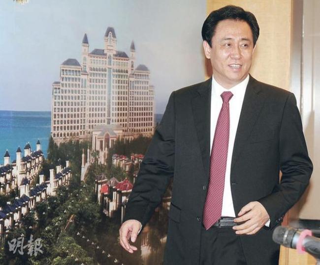 市場此前盛傳恒大主席許家印將以2.5億元陸續增持自家股票,許家印昨日稱對此未有所聞,未來是否行動也未有定數。(劉焌陶攝) 市場此前盛傳恒大主席許家印將以2.5億元陸續增持自家股票,許家印昨日稱對此未有所聞,未來是否行動也未有定數。(劉焌陶攝)