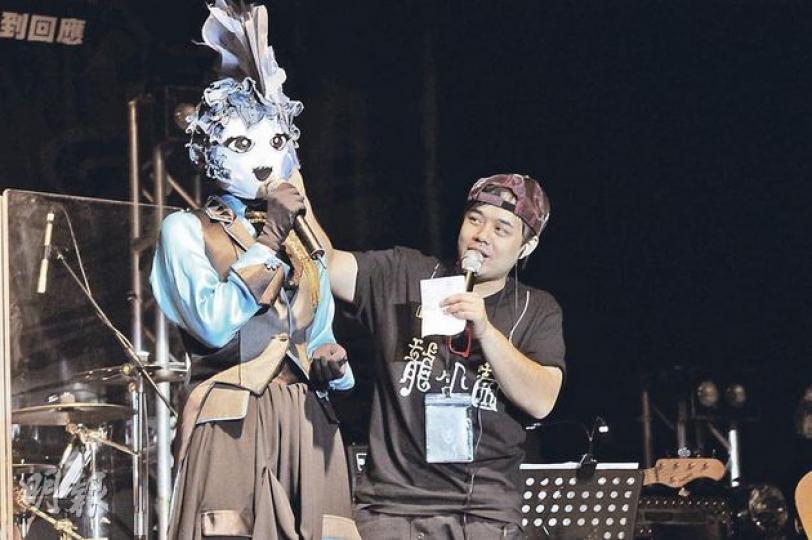 龍小菌開騷,緋聞男友兼經理人邵子風擔任司儀,二人繼續不避嫌。(攝影/記者﹕林祖傑) 亞視執行董事盛品儒指身旁的女伴是內地女主播,大家是朋友並非拖友。(攝影/記者﹕林祖傑) 龍小菌開騷,緋聞男友兼經理人邵子風擔任司儀,二人繼續不避嫌。(攝影/記者﹕林祖傑) 亞視執行董事盛品儒指身旁的女伴是內地女主播,大家是朋友並非拖友。(攝影/記者﹕林祖傑)