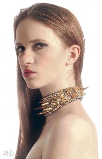 Giuseppe Zanotti尖角碎石choker $6800(陳淑安攝) Giuseppe Zanotti尖角碎石choker $6800(陳淑安攝)