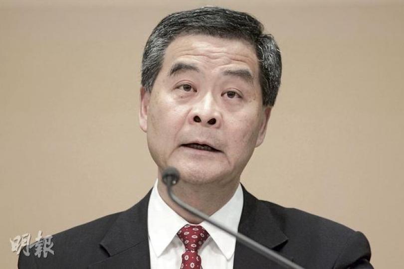 特首梁振英昨天收市後公布十項措施穩定樓市,但地產股早遭拋售,信置跌達5%,為跌幅最大藍籌地產股。(郭慶輝攝) 特首梁振英昨天收市後公布十項措施穩定樓市,但地產股早遭拋售,信置跌達5%,為跌幅最大藍籌地產股。(郭慶輝攝)