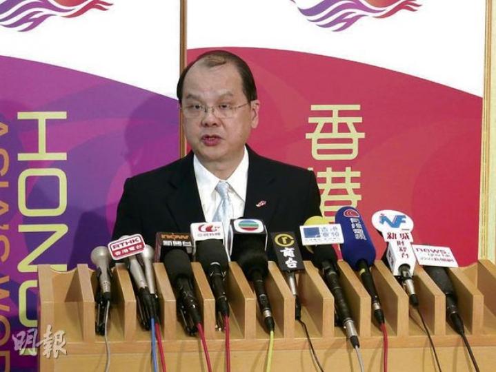 勞工及福利局長張建宗昨日宣布交津計劃實行「雙軌制」,接受「住戶」或「個人」申請,料最快年底前實施。(林耀華攝) 勞工及福利局長張建宗昨日宣布交津計劃實行「雙軌制」,接受「住戶」或「個人」申請,料最快年底前實施。(林耀華攝)