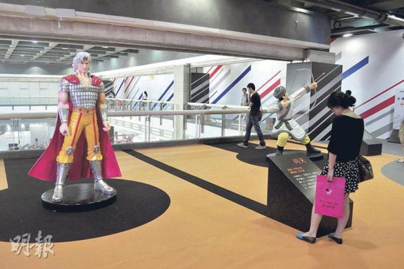 黃玉郎近年轉戰內地市場,近年更準備將其創作過的經典人物在杭州動漫文代創意園內再現。圖中所示是其名作《神兵玄奇》的角色「問天」,日前在貿發局於杭州舉辦的香港服務業展覽上展出。(陳悅攝) 黃玉郎近年轉戰內地市場,近年更準備將其創作過的經典人物在杭州動漫文代創意園內再現。圖中所示是其名作《神兵玄奇》的角色「問天」,日前在貿發局於杭州舉辦的香港服務業展覽上展出。(陳悅攝)