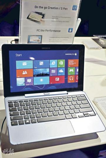 搭載Win8的Samsung ATIV Smart PC,擁11.6吋屏幕,解像度僅1366×768,實屬一般,但同系列另有PRO型號可供選擇,解像度達1920×1080,影像質素更佳。(一鋒攝) 搭載Win8的Samsung ATIV Smart PC,擁11.6吋屏幕,解像度僅1366×768,實屬一般,但同系列另有PRO型號可供選擇,解像度達1920×1080,影像質素更佳。(一鋒攝)