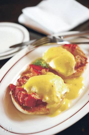 Lobster Benedict﹕龍蝦肉十分爽甜,配合英國鬆餅和水煮蛋同吃,跟傳統配煙肉的食法,別有一番清鮮味道。($190,The Press Room)(葉思雅攝) 63℃ FREE-RANGE EGG with Ceps, Artichoke & Summer Truffle﹕流心的香濃蛋黃,跟菌味濃郁的牛肝菌及黑松露是最佳的組合。($185,The Principal)(葉思雅攝) Lobster Benedict﹕龍蝦肉十分爽甜,配合英國鬆餅和水煮蛋同吃,跟傳統配煙肉的食法,別有一番清鮮味道。($190,The Press Room)(葉思雅攝) 63℃ FREE-RANGE EGG with Ceps, Artichoke & Summer Truffle﹕流心的香濃蛋黃,跟菌味濃郁的牛肝菌及黑松露是最佳的組合。($185,The Principal)(葉思雅攝)