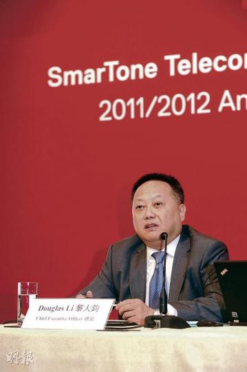 數碼通總裁黎大鈞認為,年內有更多4G手機推出,相信之後4G市場會更興旺。(葉思雅攝) (明報製圖) 數碼通總裁黎大鈞認為,年內有更多4G手機推出,相信之後4G市場會更興旺。(葉思雅攝) (明報製圖)