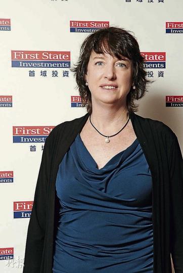 首域全球資源投資主管韋安娜指出,資源板塊的前景尚未明朗,特別是當中有太多政治因素影響供需,短期內或繼續大幅波動。(陳淑安攝) 首域全球資源投資主管韋安娜指出,資源板塊的前景尚未明朗,特別是當中有太多政治因素影響供需,短期內或繼續大幅波動。(陳淑安攝)