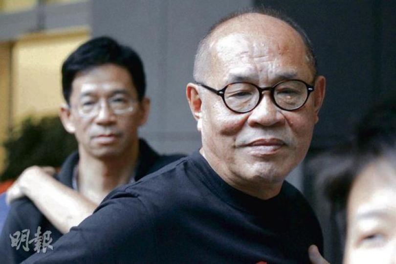 過去曾積極參與保釣運動和聲援八九民運的藝人岑建勳(右),昨現身政府總部,加入反國民教育科行列。(郭慶輝攝) 向予人立場中立形象的中大新聞與傳播學院教授馬傑偉(圖),昨傍晚6時起展開「無聲絕食」,表明不受訪的他於絕食宣言中促請政府官員從善如流、立即撤銷國民教育科。(郭慶輝攝) 過去曾積極參與保釣運動和聲援八九民運的藝人岑建勳(右),昨現身政府總部,加入反國民教育科行列。(郭慶輝攝) 向予人立場中立形象的中大新聞與傳播學院教授馬傑偉(圖),昨傍晚6時起展開「無聲絕食」,表明不受訪的他於絕食宣言中促請政府官員從善如流、立即撤銷國民教育科。(郭慶輝攝)