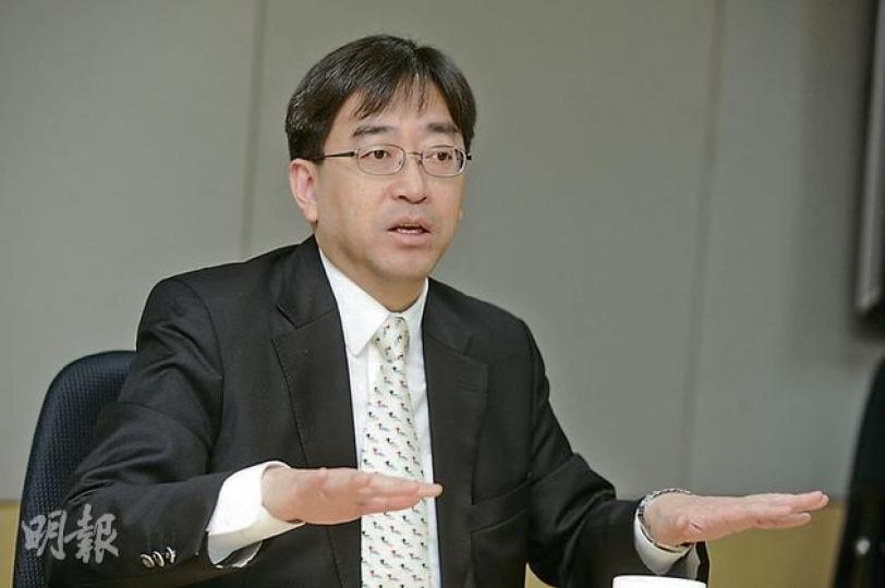 食物及衛生局長高永文表示,政府會推行公私營醫療平衡發展,不會偏重某一方,既增加私家醫院的容量,也會挽留公院醫生,並為公院添置新儀器,令公營醫療服務與時並進。(尹錦恩攝) 醫管局與私家醫生共同護理糖尿病人之公私營合作計劃,參加人數較預期少了很多,醫管局會再研究新的資助方式改良計劃,以紓緩醫管局壓力。圖為私家醫生診所外的「共同護理計劃」標誌(下中)。(劉焌陶攝) 食物及衛生局長高永文表示,政府會推行公私營醫療平衡發展,不會偏重某一方,既增加私家醫院的容量,也會挽留公院醫生,並為公院添置新儀器,令公營醫療服務與時並進。(尹錦恩攝) 醫管局與私家醫生共同護理糖尿病人之公私營合作計劃,參加人數較預期少了很多,醫管局會再研究新的資助方式改良計劃,以紓緩醫管局壓力。圖為私家醫生診所外的「共同護理計劃」標誌(下中)。(劉焌陶攝)