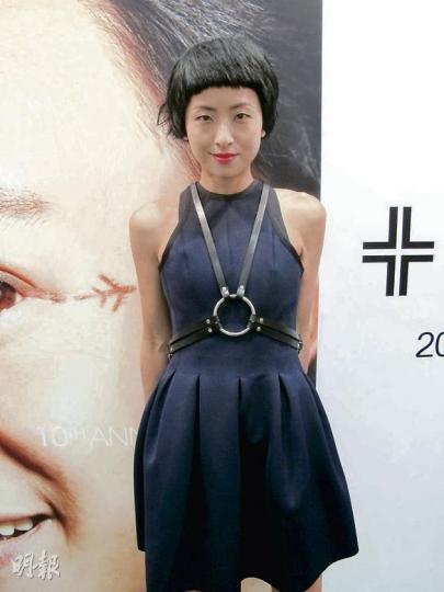 徐濠縈為了不影響其他家長及學生,決定不送女兒返學。(攝影:黃梓烜) 陳奕迅女兒康堤由外傭送返學。(攝影:黃梓烜) 身穿黑衣的彭羚送女兒林清開學。(攝影:黃梓烜) 徐濠縈為了不影響其他家長及學生,決定不送女兒返學。(攝影:黃梓烜) 陳奕迅女兒康堤由外傭送返學。(攝影:黃梓烜) 身穿黑衣的彭羚送女兒林清開學。(攝影:黃梓烜)