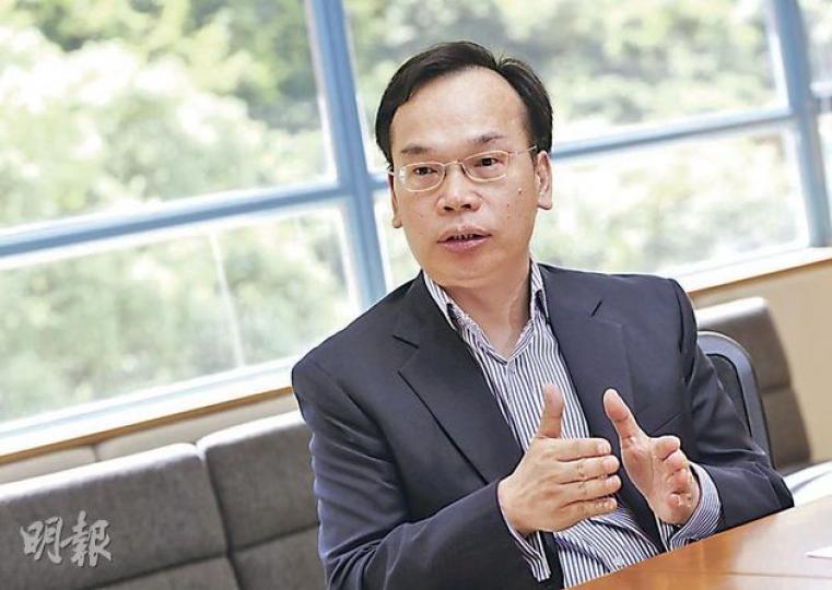 香港亞太研究所社會與政治發展研究中心副主任鄭宏泰指出,由於本地和內地的剛性需求較強,低息環境下資金又需要投資項目,香港樓市難以大跌。 (李澤彤攝) 香港亞太研究所社會與政治發展研究中心副主任鄭宏泰指出,由於本地和內地的剛性需求較強,低息環境下資金又需要投資項目,香港樓市難以大跌。 (李澤彤攝)
