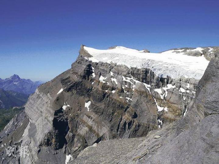 我們地球分成許多國家、地區與村落,但在氣候變化上,我們同坐一條船。香港這個夏天,很熱,在瑞士的雪山上,也很熱。(黃潔玲攝) 我們地球分成許多國家、地區與村落,但在氣候變化上,我們同坐一條船。香港這個夏天,很熱,在瑞士的雪山上,也很熱。(黃潔玲攝)