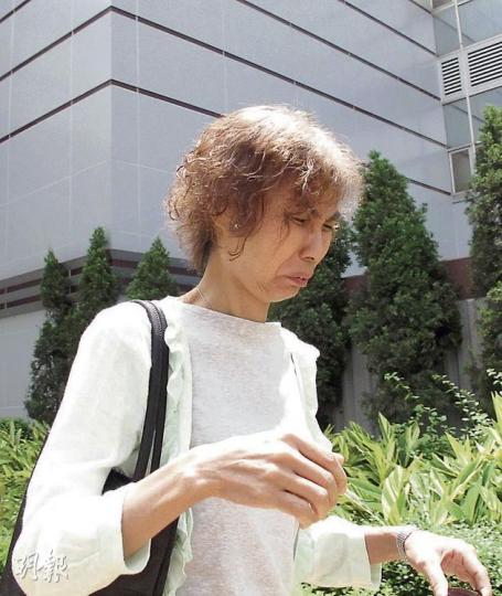早年喪夫且患上血癌的陳麗珍,因擔心癌病有變需支付高昂醫藥費,在為女兒申請學津時隱瞞45萬元存款,被控欺詐。(余卓善攝) 早年喪夫且患上血癌的陳麗珍,因擔心癌病有變需支付高昂醫藥費,在為女兒申請學津時隱瞞45萬元存款,被控欺詐。(余卓善攝)