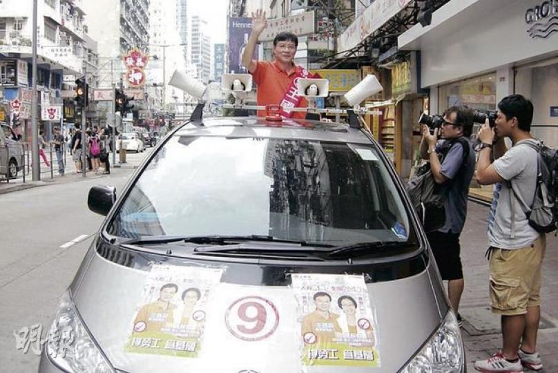 由上屆新西走到港島出選的工聯會王國興稱,民建聯仍有人指他夠票「滿瀉」,希望支持者集中票源。(林景輝攝) 由上屆新西走到港島出選的工聯會王國興稱,民建聯仍有人指他夠票「滿瀉」,希望支持者集中票源。(林景輝攝)