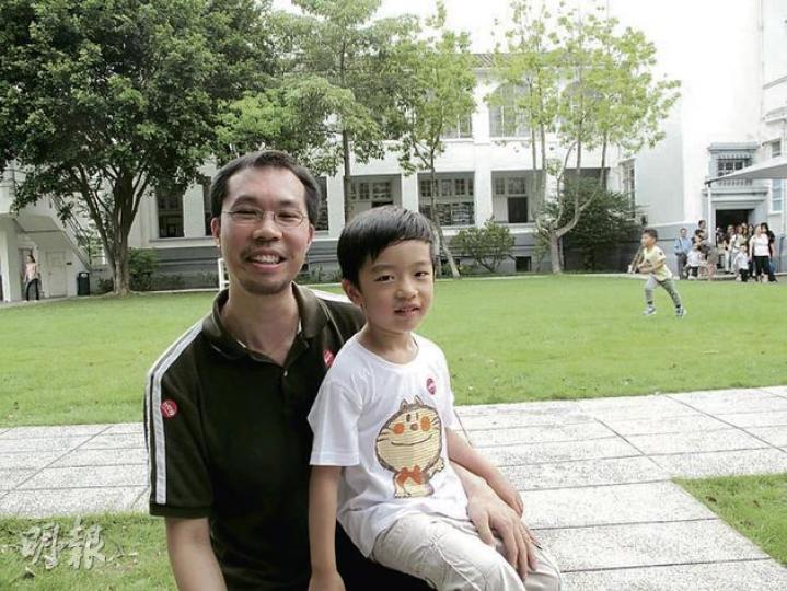 羅先生帶同5歲兒子出席簡介會,知道男拔小學不會推國教科,他直言感放心。(莫凱琳攝) 郭太攜同5歲兒子出席簡介會,表示擔心兒子被洗腦,所以會以校方會否推行國教科為選校準則。(莫凱琳攝) 羅先生帶同5歲兒子出席簡介會,知道男拔小學不會推國教科,他直言感放心。(莫凱琳攝) 郭太攜同5歲兒子出席簡介會,表示擔心兒子被洗腦,所以會以校方會否推行國教科為選校準則。(莫凱琳攝)