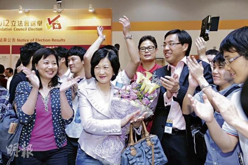 新民黨今屆取得兩席,葉劉淑儀(圖)得票較上屆減半,連任港島區的她說,票數上落很正常,低票數已顯示沒有配票。(鄧宗弘攝) 新民黨今屆取得兩席,葉劉淑儀(圖)得票較上屆減半,連任港島區的她說,票數上落很正常,低票數已顯示沒有配票。(鄧宗弘攝)