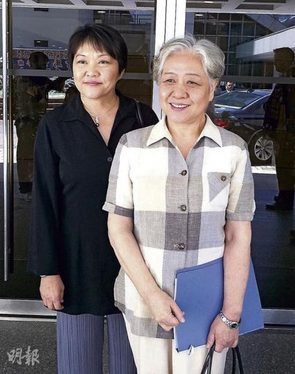 汕頭大學副校長、李嘉誠基金會顧問蕭澤麗(左)及國家教育部前副部長韋鈺(右),昨出庭為周凱旋作供,兩人指周熱心慈善及教育事業。(梁珮珊攝) 汕頭大學副校長、李嘉誠基金會顧問蕭澤麗(左)及國家教育部前副部長韋鈺(右),昨出庭為周凱旋作供,兩人指周熱心慈善及教育事業。(梁珮珊攝)