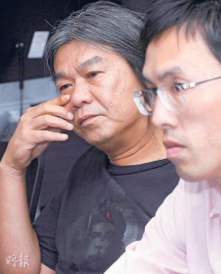 社民連主席梁國雄(左)稱,公民黨部署失當及民主黨高估選情,都是今次泛民大敗的關鍵。右為社民連副主席吳文遠。(李紹昌攝) 社民連主席梁國雄(左)稱,公民黨部署失當及民主黨高估選情,都是今次泛民大敗的關鍵。右為社民連副主席吳文遠。(李紹昌攝)