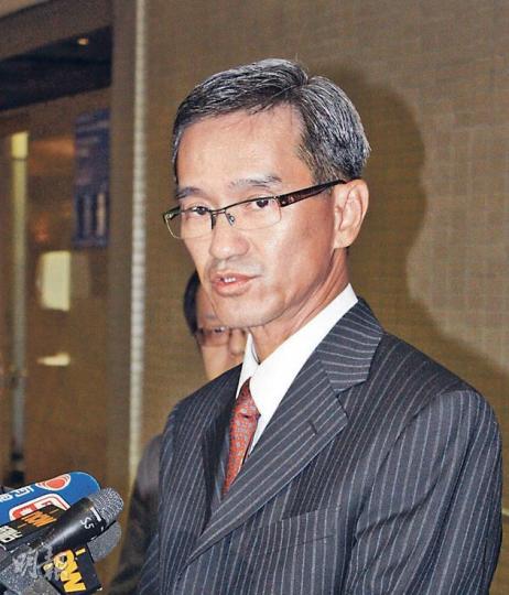 黃遠輝自回歸房委會後,昨首次以房委會資助房屋小組主席身分舉行會議。(黃俊鋒攝) 黃遠輝自回歸房委會後,昨首次以房委會資助房屋小組主席身分舉行會議。(黃俊鋒攝)