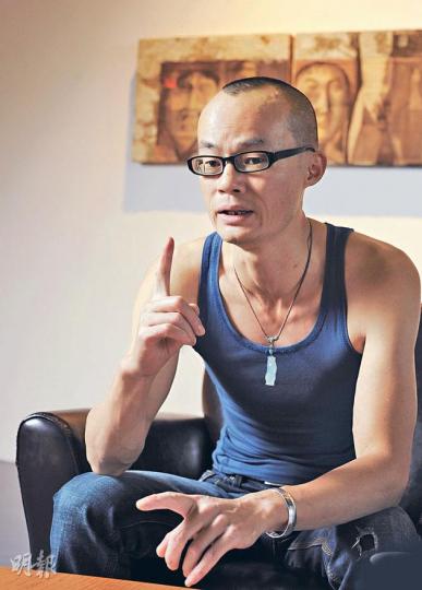 吳以強認為出現在媒體的不同聲音會互相抵消,最後什麼也聽不進去,但最重要是我們要有自己的思考和想法。(陳淑安攝) 政府推行的國民教育「當代國情」部分雖然暫時擱置了,但正如吳以強製作的作品反映,中港之間的關係絕對是個複雜的課題。(陳淑安攝) 吳以強認為出現在媒體的不同聲音會互相抵消,最後什麼也聽不進去,但最重要是我們要有自己的思考和想法。(陳淑安攝) 政府推行的國民教育「當代國情」部分雖然暫時擱置了,但正如吳以強製作的作品反映,中港之間的關係絕對是個複雜的課題。(陳淑安攝)