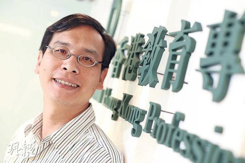 教協總幹事葉建源當選立法會教育界議員後,沒打算加入民主黨,而是想先嘗試當獨立議員,再考慮哪一政黨合適。(李澤彤攝) 教協總幹事葉建源當選立法會教育界議員後,沒打算加入民主黨,而是想先嘗試當獨立議員,再考慮哪一政黨合適。(李澤彤攝)