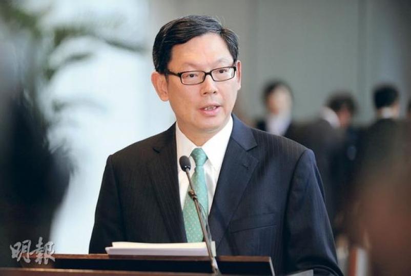 金管局總裁陳德霖昨午4時半會見記者,宣布推出4招冷卻樓市,包括限定按揭年期上限不得超過30年。(葉家豪攝)位於馬鞍山落禾沙的樓花盤迎海,昨晚推出330個單位。在金管局出招下仍有大批準買家到場揀樓,整晚預料售出近九成。(李紹昌攝) 金管局總裁陳德霖昨午4時半會見記者,宣布推出4招冷卻樓市,包括限定按揭年期上限不得超過30年。(葉家豪攝)位於馬鞍山落禾沙的樓花盤迎海,昨晚推出330個單位。在金管局出招下仍有大批準買家到場揀樓,整晚預料售出近九成。(李紹昌攝)