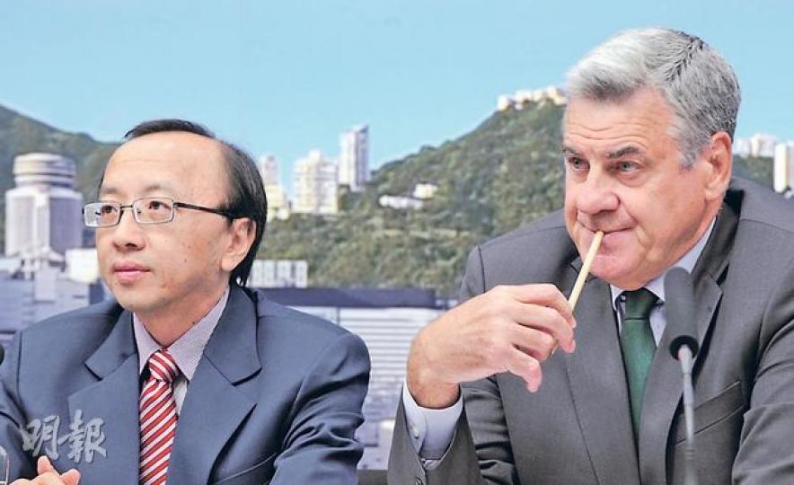 法律改革委員會建議訂立新的強姦罪定義,把在不獲同意下的肛交及口交一同納入為強姦行為,受害人定義亦將由過去只限女性,變成男女均可為受害人。圖為性罪行檢討小組委員會主席鄧樂勤(右)及委員張達明(左)。(劉焌陶攝) (明報製圖) 法律改革委員會建議訂立新的強姦罪定義,把在不獲同意下的肛交及口交一同納入為強姦行為,受害人定義亦將由過去只限女性,變成男女均可為受害人。圖為性罪行檢討小組委員會主席鄧樂勤(右)及委員張達明(左)。(劉焌陶攝) (明報製圖)