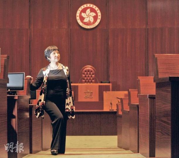 即將退休的立法會秘書長吳文華說,過去與議員及政黨合作無間,告別議會後將會非常不捨。(余俊亮攝) 即將退休的立法會秘書長吳文華說,過去與議員及政黨合作無間,告別議會後將會非常不捨。(余俊亮攝)