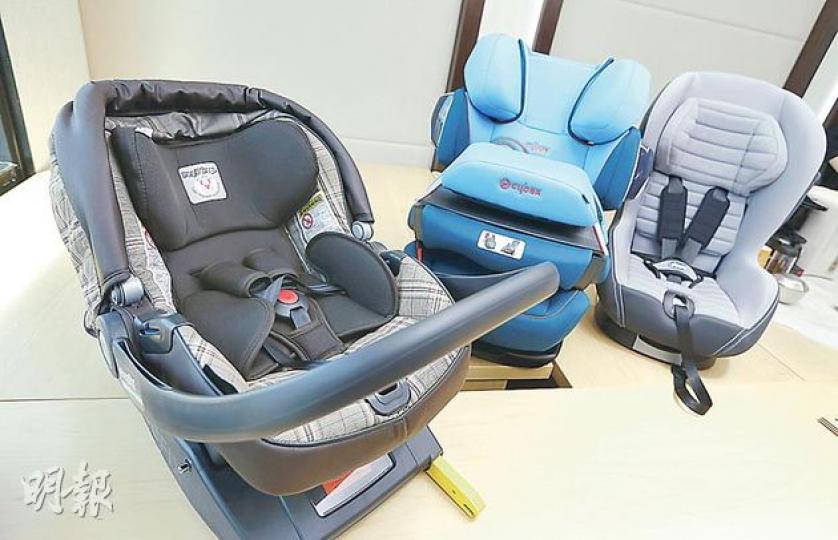 意大利品牌Peg-Perego的Primo Viaggio Tri-Fix K(左)及中國品牌Cybex的Pallas 2-fix(右),被驗出含有甲醛。(李澤彤攝) 意大利品牌Peg-Perego的Primo Viaggio Tri-Fix K(左)及中國品牌Cybex的Pallas 2-fix(右),被驗出含有甲醛。(李澤彤攝)