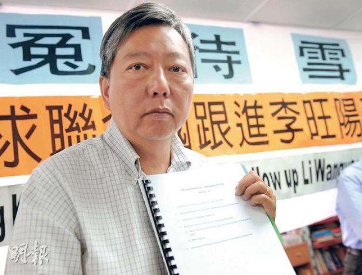支聯會主席李卓人昨晚啟程前往瑞士日內瓦,游說聯合國介入調查李旺陽死亡事件。(劉焌陶攝) 支聯會主席李卓人昨晚啟程前往瑞士日內瓦,游說聯合國介入調查李旺陽死亡事件。(劉焌陶攝)
