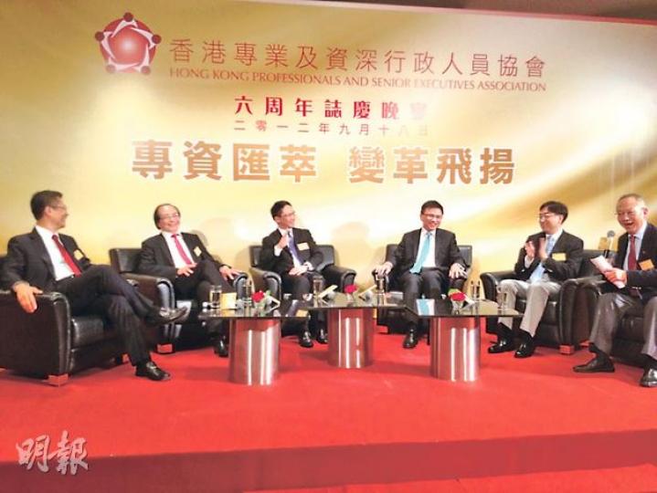 發展局長陳茂波(左起)、教育局長吳克儉、律政司長袁國強、財庫局長陳家強、食衛局長高永文前晚齊齊喺專資會談心。(施嘉雯攝) 發展局長陳茂波(左起)、教育局長吳克儉、律政司長袁國強、財庫局長陳家強、食衛局長高永文前晚齊齊喺專資會談心。(施嘉雯攝)