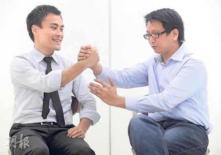 立法會勞工界議員郭偉強(左)及鄧家彪(右),坦言進入議會後會合力推動標準工時立法,望在4 年任期內完成草案,但承認無信心標準工時在任內立法生效。(余俊亮攝) 立法會勞工界議員郭偉強(左)及鄧家彪(右),坦言進入議會後會合力推動標準工時立法,望在4 年任期內完成草案,但承認無信心標準工時在任內立法生效。(余俊亮攝)