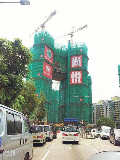 元朗大棠尚悅申請預售樓花同意書僅約兩個月,即獲批預售,除為今年峻瀅(1777伙)以來最大型新盤外,更是近10年市場上最大型新盤。尚悅另一設計特點,是部分大廈採用凱旋門式的中空設計。(林尚民攝) 新地和恒生銀行合作,為屯門住宅瓏門的買家提供按揭及財富管理服務。圖為新地副董事總經理雷霆。(林俊源攝) 元朗大棠尚悅申請預售樓花同意書僅約兩個月,即獲批預售,除為今年峻瀅(1777伙)以來最大型新盤外,更是近10年市場上最大型新盤。尚悅另一設計特點,是部分大廈採用凱旋門式的中空設計。(林尚民攝) 新地和恒生銀行合作,為屯門住宅瓏門的買家提供按揭及財富管理服務。圖為新地副董事總經理雷霆。(林俊源攝)