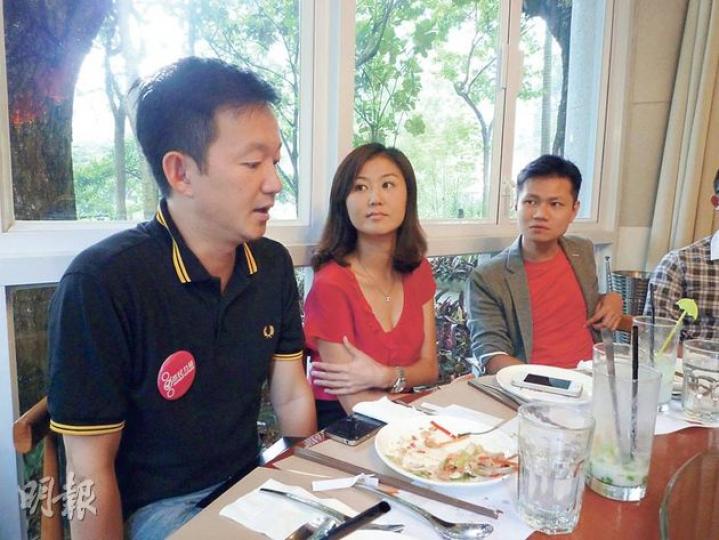 選民力量昨日舉行傳媒茶敘,主席林雨陽(右)稱狙擊民主黨「票債票償」行動已完結,選民力量將專注地區工作。袁彌明(中)和候任立法會議員陳志全(左)亦有出席茶敘。(屈俊樂攝) 選民力量昨日舉行傳媒茶敘,主席林雨陽(右)稱狙擊民主黨「票債票償」行動已完結,選民力量將專注地區工作。袁彌明(中)和候任立法會議員陳志全(左)亦有出席茶敘。(屈俊樂攝)