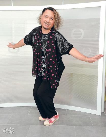 古明華演乸乸地的「蘇基」入型入格,他認為演戲時可代入另一個人的世界,暫時將現實生活的壓力放下。(攝影:鍾偉茵) 古明華演乸乸地的「蘇基」入型入格,他認為演戲時可代入另一個人的世界,暫時將現實生活的壓力放下。(攝影:鍾偉茵)