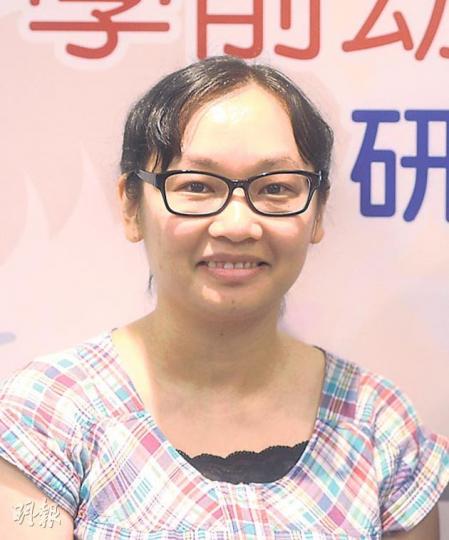 曾為女兒報讀多項課外活動的吳太表示，自從女兒出現情緒問題後，已為女兒改報較輕鬆的興趣班，希望女兒的情緒問題得以改善。（尹錦恩攝）
