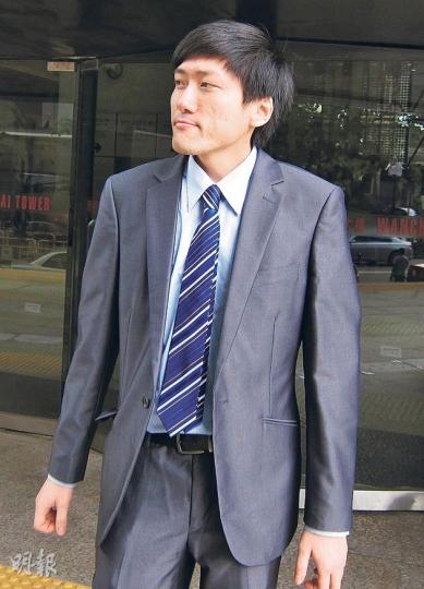 被告謝文禮(圖)昨離庭時保持微笑,更大方不時停下腳步,讓記者拍照。(林綺琪攝) 被告謝文禮(圖)昨離庭時保持微笑,更大方不時停下腳步,讓記者拍照。(林綺琪攝)