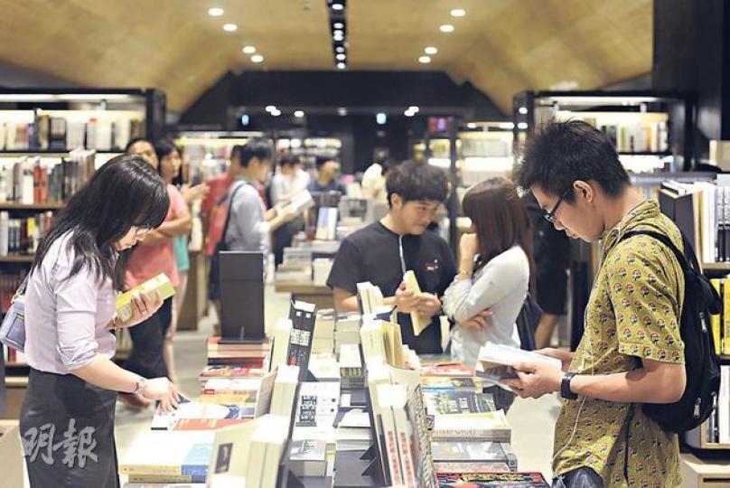 誠品盼為港人帶來寧靜,結果蜂擁的港人反而為誠品帶來喧囂,人潮散去後,香港誠品營運總監王珀琪坦言,這空間是繁囂還是安靜,由市民決定,大家要在此學習彼此尊重。(余俊亮攝) 誠品盼為港人帶來寧靜,結果蜂擁的港人反而為誠品帶來喧囂,人潮散去後,香港誠品營運總監王珀琪坦言,這空間是繁囂還是安靜,由市民決定,大家要在此學習彼此尊重。(余俊亮攝)