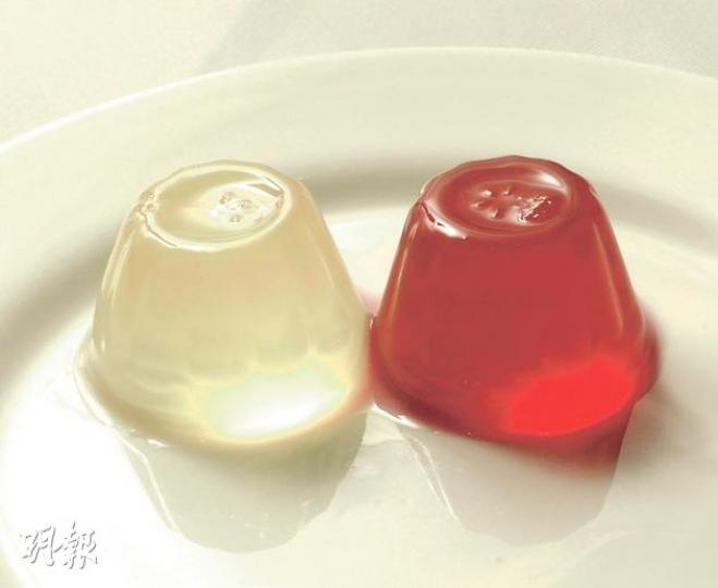 魔芋啫喱 - 魔芋磨成粉末加入果汁製成啫喱。($18.9/包,Jusco)(陳淑安攝) 魔芋啫喱 - 魔芋磨成粉末加入果汁製成啫喱。($18.9/包,Jusco)(陳淑安攝)