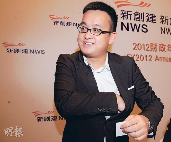 新創建執行董事鄭志明表示,父親鄭家純早前已就祖父入院一事回應過,不希望在業績會上談論私事。(劉焌陶攝) 新世界發展創辦人鄭裕彤次子、周大福慈善基金會理事長鄭家成昨出席基金會支票頒贈儀式,對父親現况三緘其口。(劉焌陶攝) 新創建執行董事鄭志明表示,父親鄭家純早前已就祖父入院一事回應過,不希望在業績會上談論私事。(劉焌陶攝) 新世界發展創辦人鄭裕彤次子、周大福慈善基金會理事長鄭家成昨出席基金會支票頒贈儀式,對父親現况三緘其口。(劉焌陶攝)