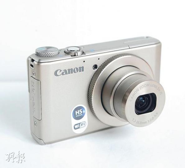 Canon PowerShot S110機仔細但功能強大,最大光圈值達F2.0,晚間拍攝效果更好。(陳淑安、葉思雅攝) 支援HDR拍攝功能,讓相片光暗對比更清晰。(陳淑安、葉思雅攝) 可透過CameraWindow app,將相片分享至iOS裝置。(陳淑安、葉思雅攝) (陳淑安、葉思雅攝) Canon PowerShot S110機仔細但功能強大,最大光圈值達F2.0,晚間拍攝效果更好。(陳淑安、葉思雅攝) 支援HDR拍攝功能,讓相片光暗對比更清晰。(陳淑安、葉思雅攝) 可透過CameraWindow app,將相片分享至iOS裝置。(陳淑安、葉思雅攝) (陳淑安、葉思雅攝)