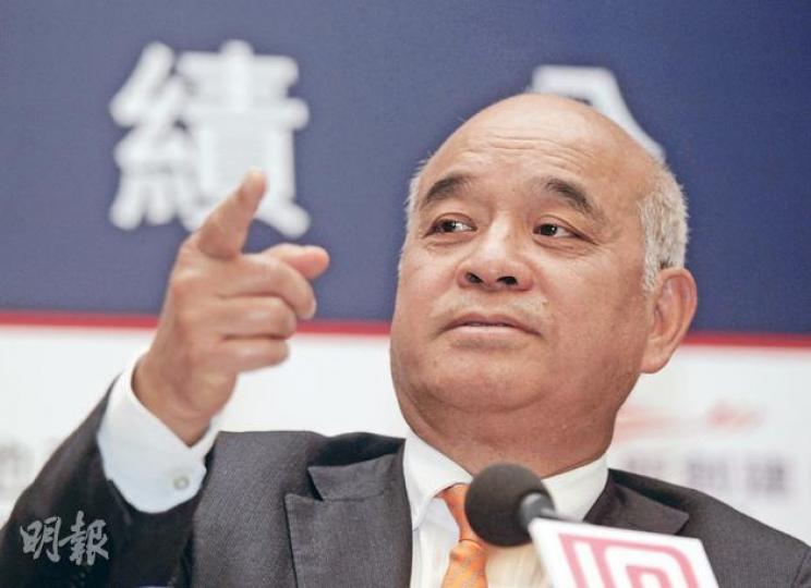 新世界發展主席鄭家純昨日在業績會上,「大膽建議」政府取消預售樓花審批制度,以增加樓盤供應。(郭慶輝攝) 新世界發展主席鄭家純昨日在業績會上,「大膽建議」政府取消預售樓花審批制度,以增加樓盤供應。(郭慶輝攝)