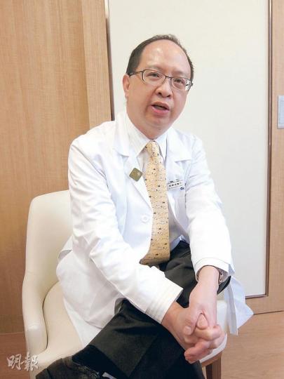 香港醫學專科學院主席梁憲孫說,醫療保險對承擔未來醫療費用極為重要,政府投放的資源亦是關鍵,到底投入醫管局,還是投入助市民買醫保,兩者不是絕對排斥的。(陳佩儀攝) 香港醫學專科學院主席梁憲孫說,醫療保險對承擔未來醫療費用極為重要,政府投放的資源亦是關鍵,到底投入醫管局,還是投入助市民買醫保,兩者不是絕對排斥的。(陳佩儀攝)