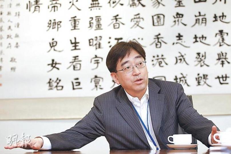 食物及衛生局長高永文說,到了2030年本港多達四分之一人口超過65歲,人口老化對未來醫療服務需求現已逐步浮現,出現從前公立醫院走廊放病牀的景象。(李紹昌攝) 食物及衛生局長高永文說,到了2030年本港多達四分之一人口超過65歲,人口老化對未來醫療服務需求現已逐步浮現,出現從前公立醫院走廊放病牀的景象。(李紹昌攝)