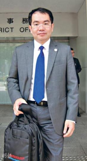 專家證人、港大醫學院心臟內科系副教授蕭頌華說,根據資料已足以判斷女童患有「長QT綜合症」,認同心臟科醫生判斷有誤,令女童錯失治療機會。(林綺琪攝) 專家證人、港大醫學院心臟內科系副教授蕭頌華說,根據資料已足以判斷女童患有「長QT綜合症」,認同心臟科醫生判斷有誤,令女童錯失治療機會。(林綺琪攝)