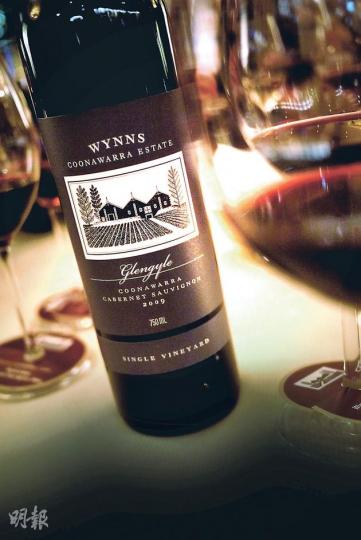 Wynns Glengyle Cabernet Sauvignon 2009--名為Glengyle的葡萄園,於1969年開始種植,平均樹齡達40歲,有幸成為2009年被「點燈」的佳麗,有極佳的陳年潛力。(蔡榛原攝) Wynns Glengyle Cabernet Sauvignon 2009--名為Glengyle的葡萄園,於1969年開始種植,平均樹齡達40歲,有幸成為2009年被「點燈」的佳麗,有極佳的陳年潛力。(蔡榛原攝)