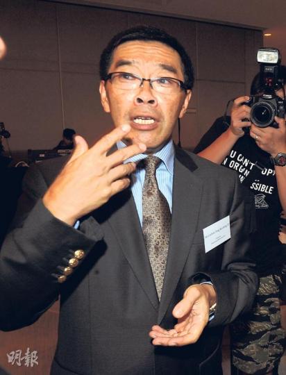 接任證監會主席的唐家成會計師出身,他去年離開畢馬威會計師事務所、加入證監董事局之前,為中國區及亞太區主席。(劉焌陶攝) 接任證監會主席的唐家成會計師出身,他去年離開畢馬威會計師事務所、加入證監董事局之前,為中國區及亞太區主席。(劉焌陶攝)