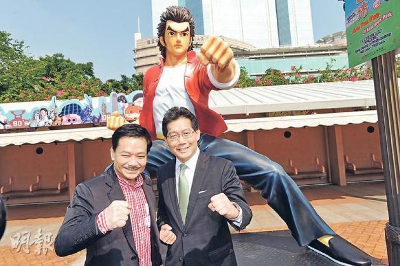 黃玉郎(左)同蘇錦樑(右)負責揭幕之餘,仲一齊擺pose同《龍虎門》主角王小虎合照 黃玉郎(左)同蘇錦樑(右)負責揭幕之餘,仲一齊擺pose同《龍虎門》主角王小虎合照