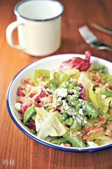 Green Bean, Broad Bean and Sweet Pea Salad $78——特別加入希臘羊奶芝士,有羊奶的羶味、生菜的甜味和美國煙肉汁,味道富有層次。(葉思雅攝)Bacon-wrapped Scallops $118——美國煙肉以蘋果木熏製,帶有淡淡的甜味,包裹着北海道帶子,多重享受。(葉思雅攝)"Rub n Tickle" Belly $298——此菜晚餐時供應,豬皮以鹽醃製,焗至金黃香脆,伴慢煮西班牙豬腩肉,肉味濃厚,適合一眾愛豬人士。(葉思雅攝)Artisanal P Green Bean, Broad Bean and Sweet Pea Salad $78——特別加入希臘羊奶芝士,有羊奶的羶味、生菜的甜味和美國煙肉汁,味道富有層次。(葉思雅攝)Bacon-wrapped Scallops $118——美國煙肉以蘋果木熏製,帶有淡淡的甜味,包裹着北海道帶子,多重享受。(葉思雅攝)"Rub n Tickle" Belly $298——此菜晚餐時供應,豬皮以鹽醃製,焗至金黃香脆,伴慢煮西班牙豬腩肉,肉味濃厚,適合一眾愛豬人士。(葉思雅攝)Artisanal P